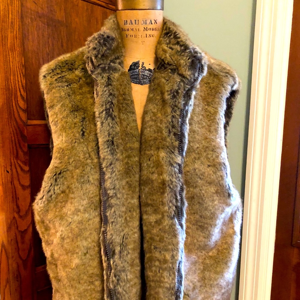 Preston & York faux fur brown/black zip up vest
